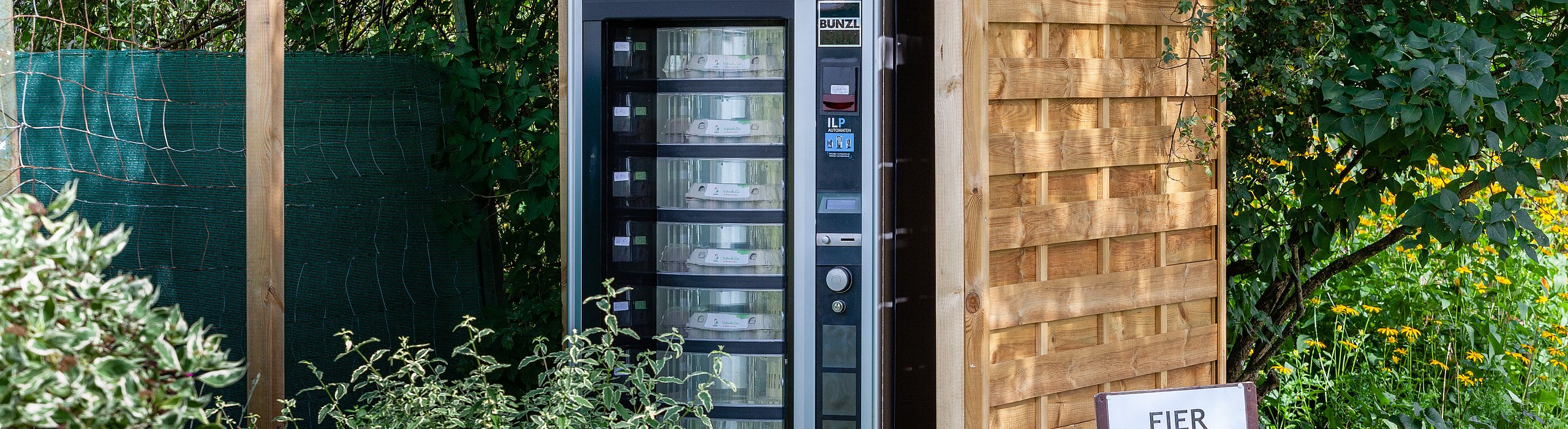 Eierautomat in der Hofeinfahrt